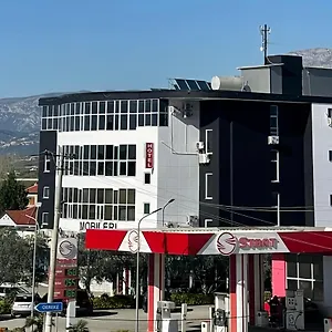 Otel Grand Gjyshi, Qerrexhias